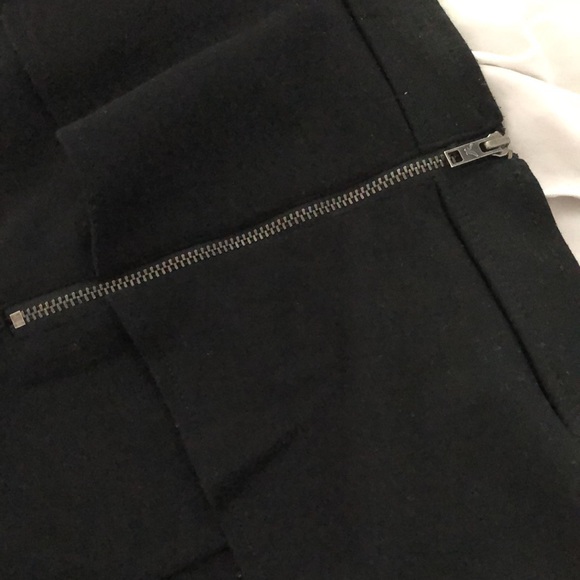 Black Zipper Peplum Skirt - Size 6 American Eagle - Picture 4 of 4